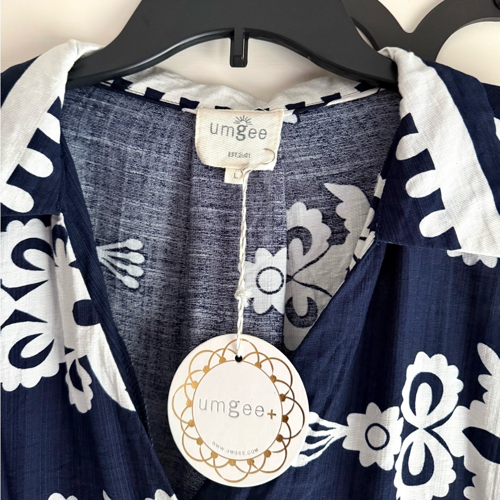 Umgee Navy and White Patterned Blouse - Picture 4 of 4